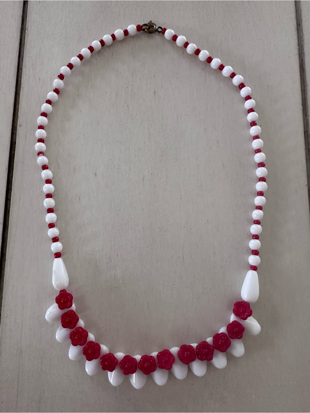 Vintage 1950s/1960s milk & cherry red art glass bib necklace